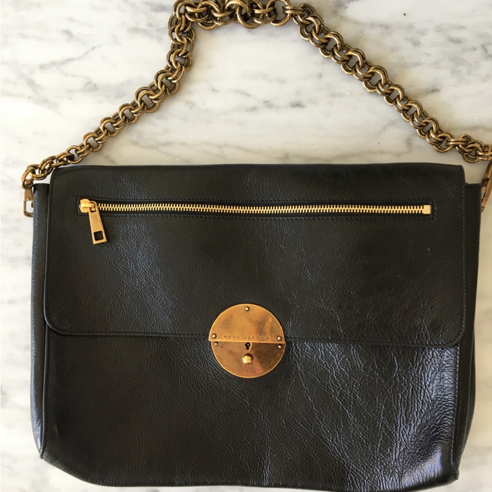 Pristine Marc Jacobs black leather clutch shoulder bag w/ detachable chain strap